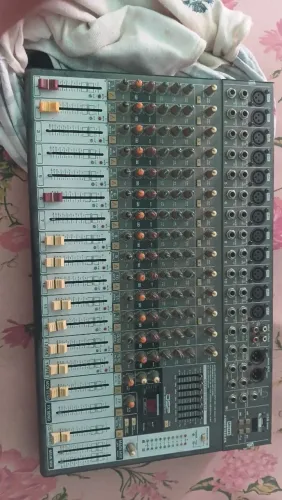 Mesa de som mecânico
