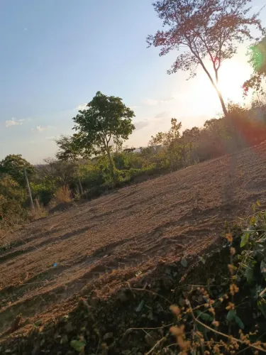 Vende-se chacara em Caldazinha. Vista Maravilhosa, local com muita paz e sossego.