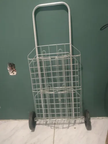 Carrinho de compras lindooo...usado apenas 1 vez