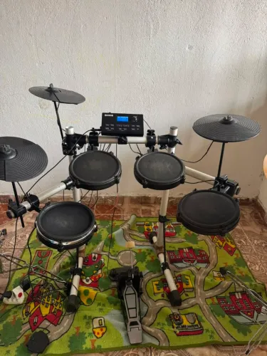 Bateria eletrônica em perfeito estado top!