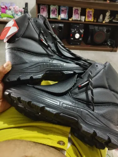 Coturno masculino aprova de água