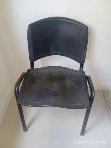 Cadeira plástico resistente 