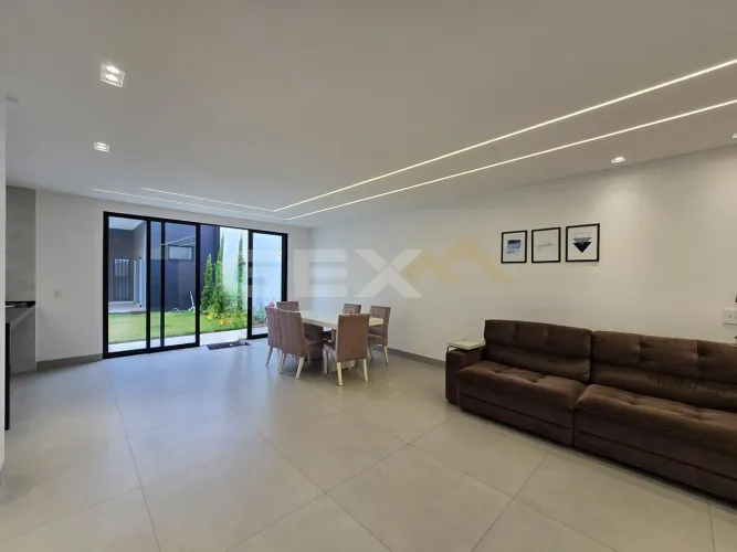 Casa à venda em lote inteiro no bairro Santa Marta