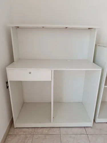 Vendo móveis para comércio.