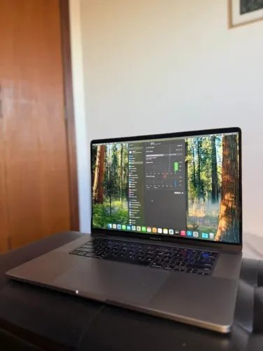 MacBook Pro 16" i9 16GB 1TB SSD - Excelente Estado