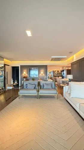 VENDE-SE APARTAMENTO REFORMADO E DECORADO 206M², 4 SUÍTES, SALA E VARANDA AMPLA COM ÁREA D