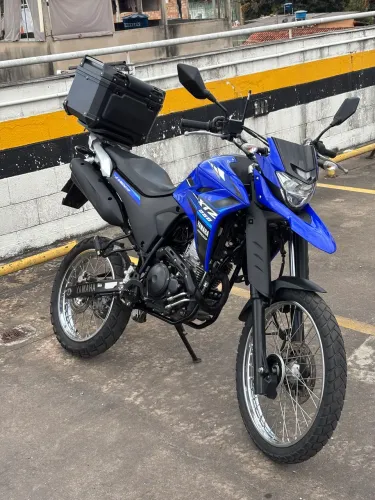Lander 250 2023 | 43.500 km | Revisões Yamaha | Baú | Metzeler