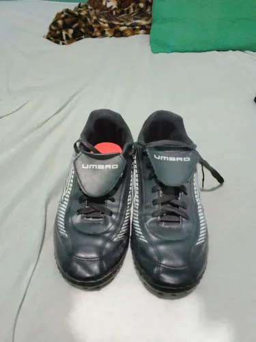 Chuteira umbro, tamanho 41