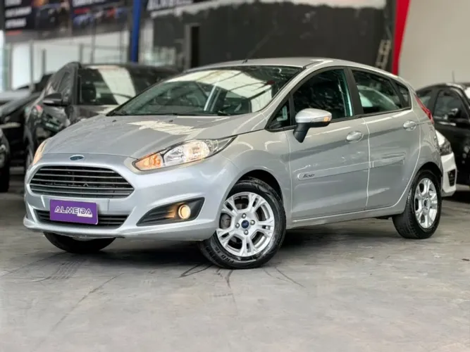 Ford Fiesta 1.6 SE Hatch 16V Flex 4P Powershift 2014