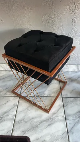 Puf Preto com Metalizado Rosê