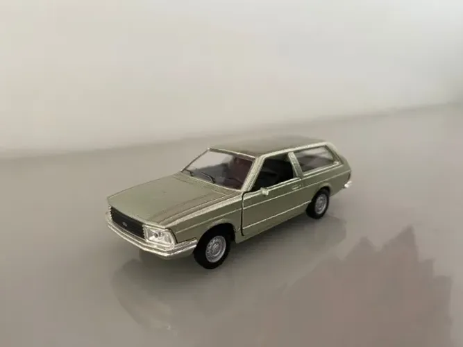 Miniatura Ford Belina II Prata - Colecionável