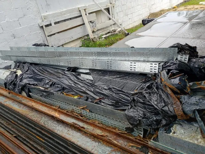 20 eletro calha de 200 milímetro a 100$ a unidade 