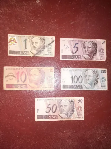 Cédulas antigas em miniaturas