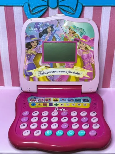 Laptop Antigo- Barbie e as Três Mosqueteiras 