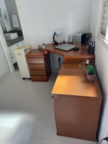 Mesa/ escrivaninha com mesa cabeceira 