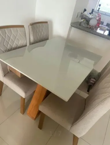 Conjunto de Jantar Moderno - Mesa com Tampo de Vidro + 4 Cadeiras Estofadas