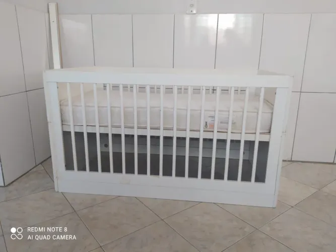 Berço infantil de madeira maciça