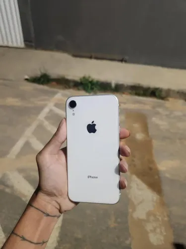 iPhone XR branco top vendo ou troco 