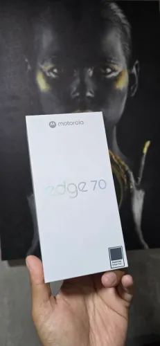 Smartphone Motorola Edge 70 5G - 256GB 24GB, Processador Snapdragon, Tela Amoled de 120hz