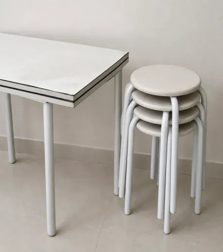 Mesa dobrável com banquetas