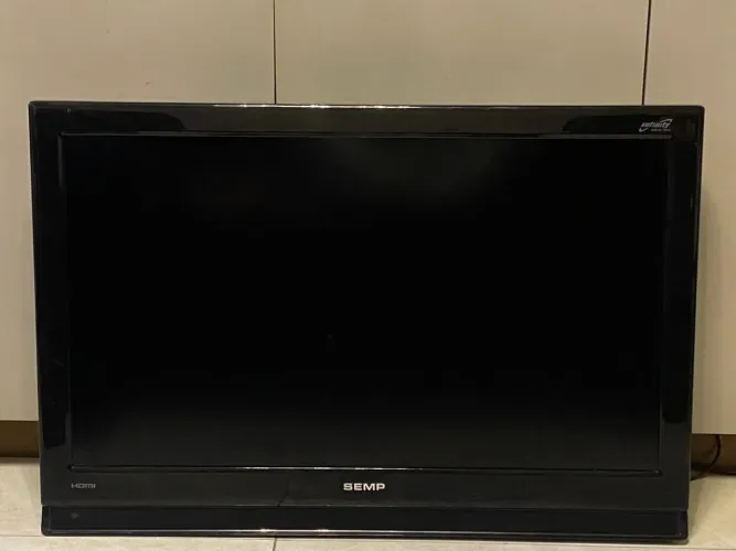 Vendo televisão semp