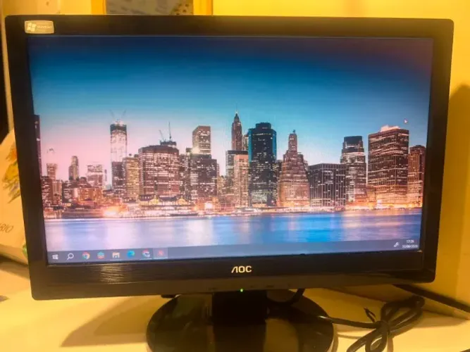 Monitor AOC 15" LED - Ótimo para Segunda Tela