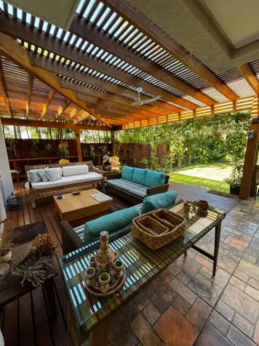 Casa à Venda em condomínio fechado com amplo gramado na praia de Juquehy