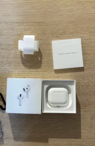 AirPods 4 c/ Isolamento de ruído