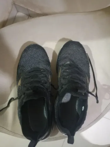 Par de tênis marca Mizuno tamanho 42