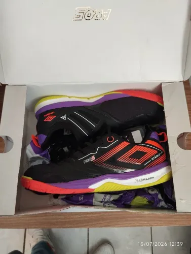 Umbro pro 5 stable, preta, tamanho 40