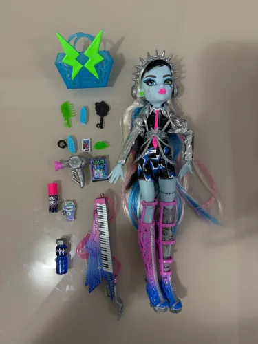 MONSTER HIGH G3 FRANKIE AMPED UP