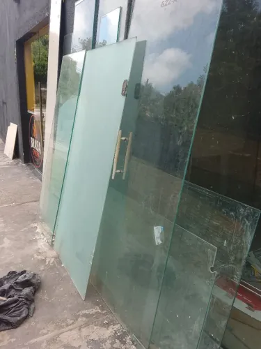 Portas de vidro e vidro para box
