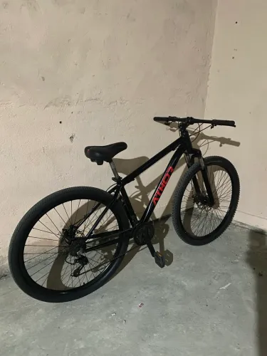 Bicicleta Aro 29 Preta - Freio a Disco - Boa para Uso Diário