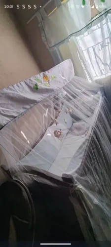 Vende-se berço de sucupira com colchão