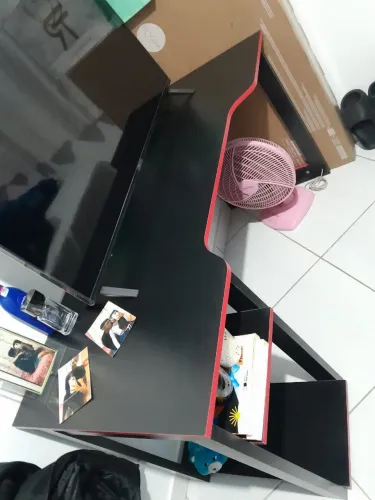 Vendo mesa de computador nova