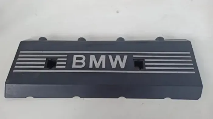 Acabamento Tampa De Válvula Direita Bmw 540