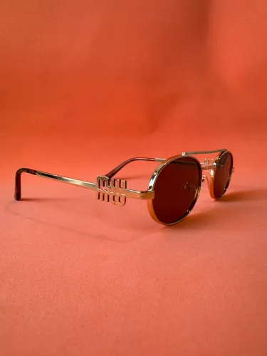 Óculos de sol oval miu miu novo