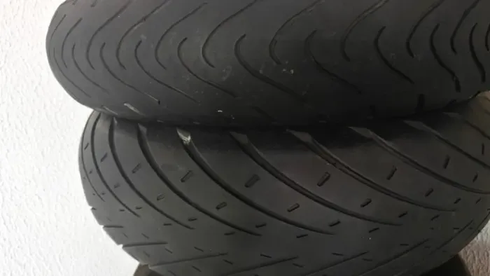 Par Pneus cb650r 180/55/17 e 120/70/17 Metzeler Roadtec 01