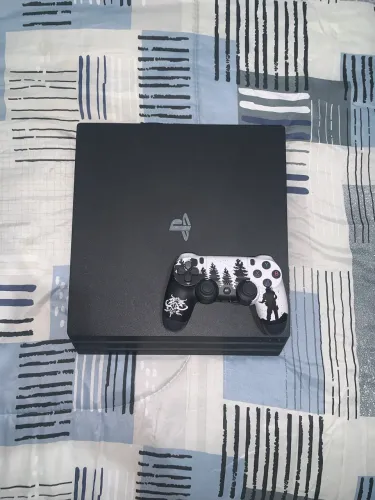 Vendo PlayStation 4 pro,1TB, 1 controle, 1jogo físico, com caixa e cabo