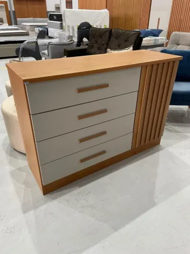 CÔMODA COM 4 GAVETAS (MOSTRUÁRIO, NOVO)