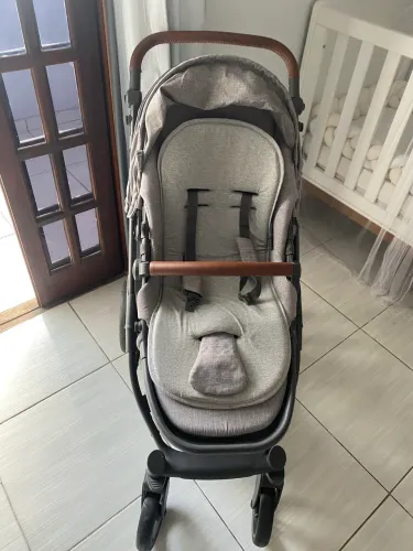 Carrinho de bebê e bebê conforto da marcar ?ABC design? 