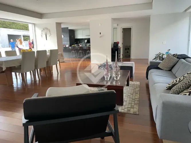 CASA DE 4 QUARTOS A VENDA NO BAIRRO MANGABEIRAS codigo: 343217
