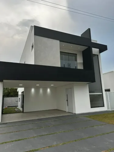 Casa Duplex no Quinta das Marinas com 3 suítes sendo uma com closet área gourmet, churras