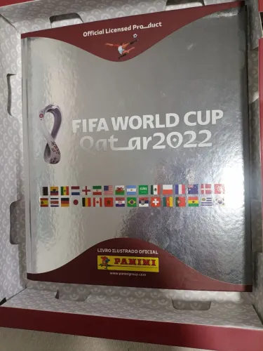 Álbum Prateado copa do mundo Qatar 2022, faltando apenas 11 figurinhas.