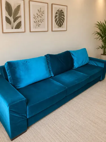 Sofá em veludo azul petróleo/ turquesa 
