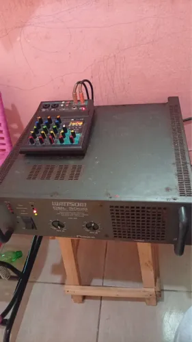 Vende-se caixa de som, com mesa e amplificador 
