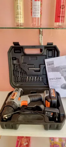 Parafusadeira 12v com maleta e acessórios Nova