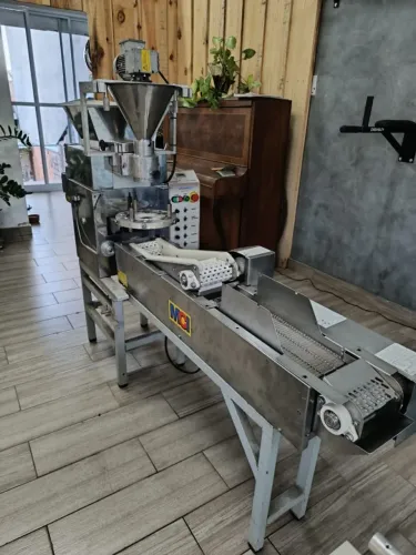 Máquina de Salgado Formaza Stander DR 2.0 + Masseira aquecida a gás Formaza 10 Kg