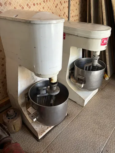 Batedeira industrial com bacia de 20 litros