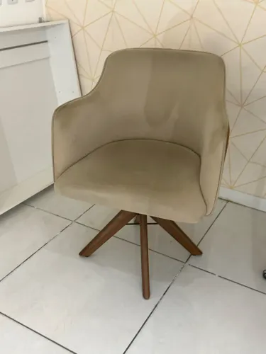 DUAS Poltronas estofadas